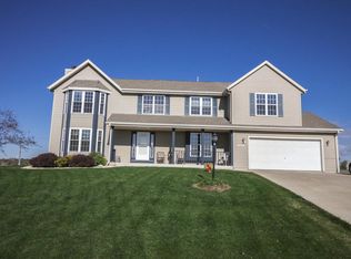 W239S4735 Merlin Ln, Waukesha, WI 53189