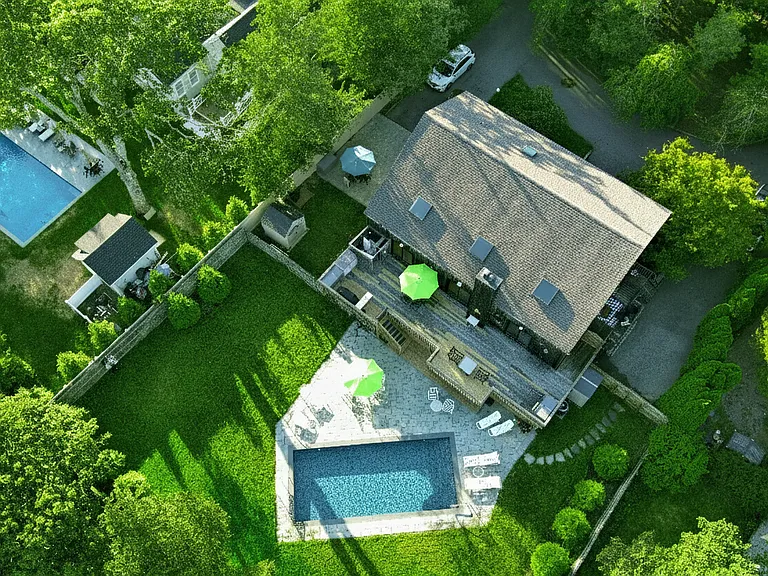 624 Noyack Rd — Photo 16