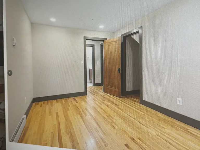 101 Hunt Dr — Photo 4
