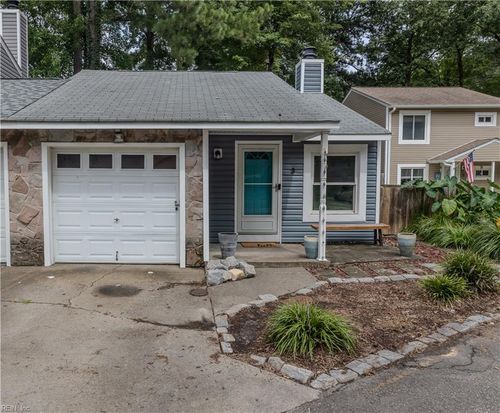 3 Newstead Cir, Chesapeake, VA 23320