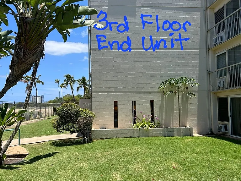 Farrington Hwy — Photo 15