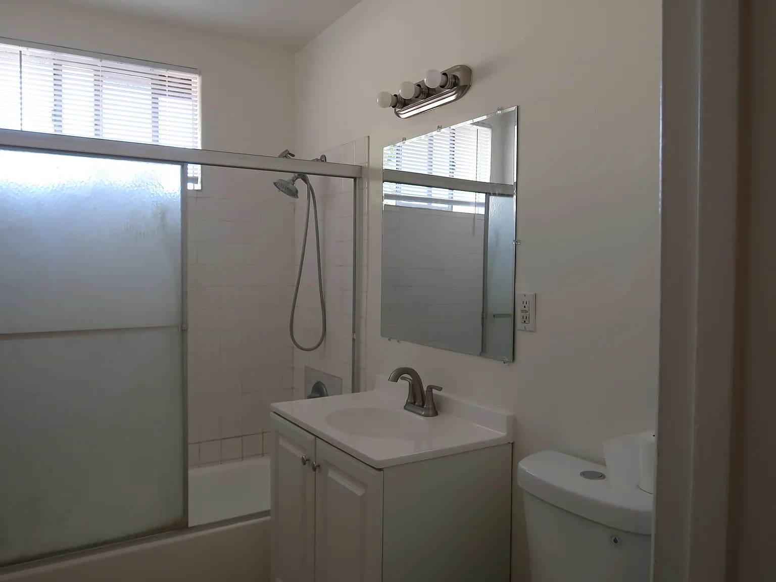 2 bed, $2,400 — Photo 4
