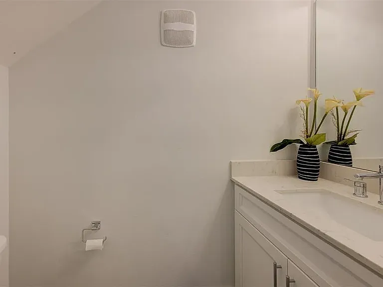 Downstairs half-bath