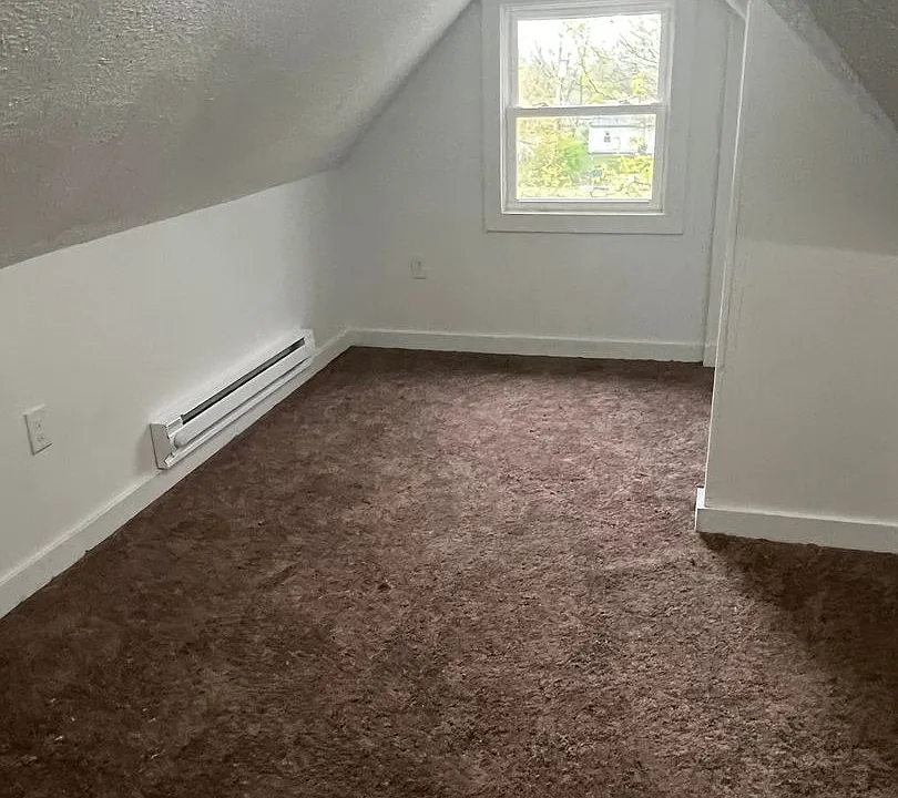 1320 E Main St