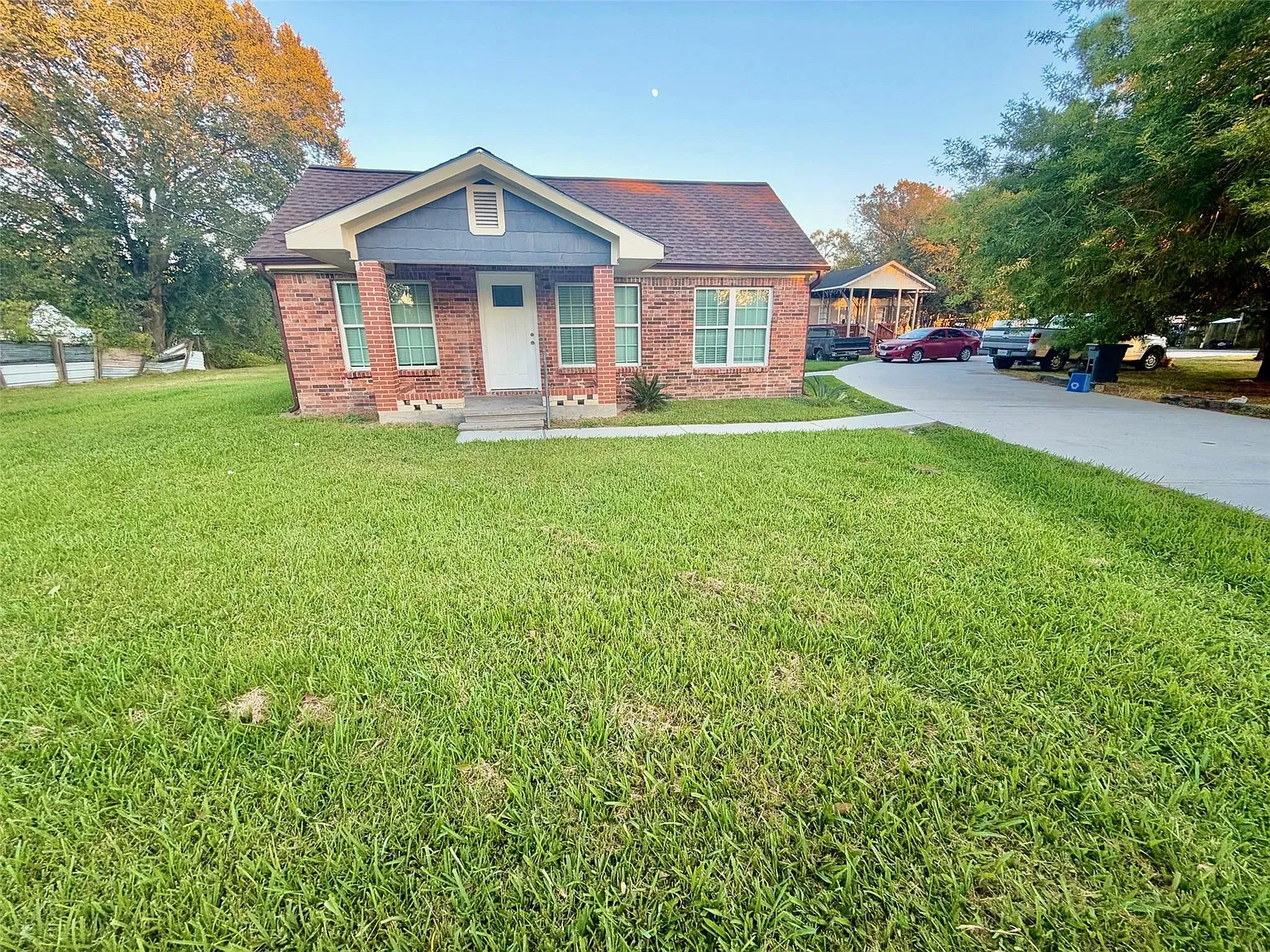 3 bed, 1.0 bath, 1140 sqft, $1,600 — Photo 1