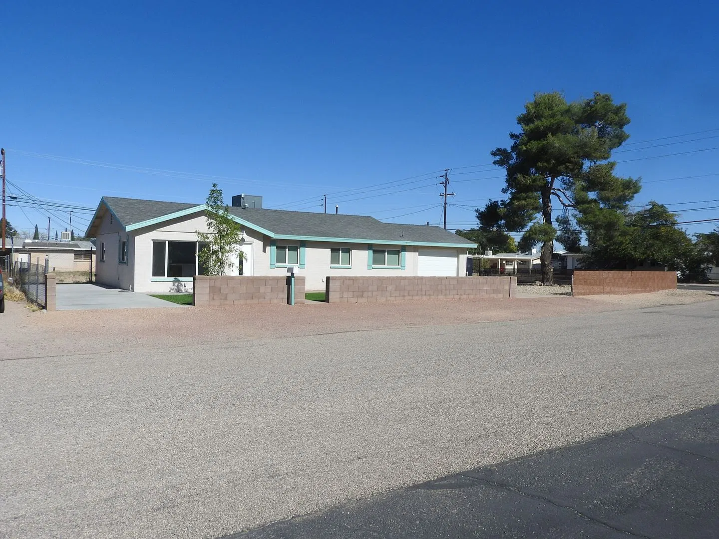 Corner Lot house — Photo 3