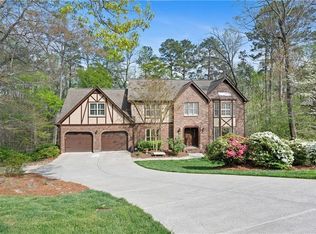 2702 Long Lake Ter NE, Roswell, GA 30075