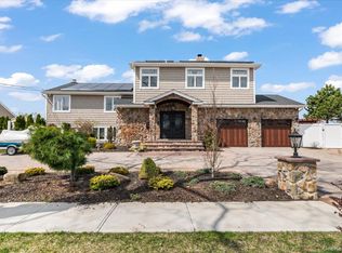 7 Waterview Avenue, Massapequa, NY 11758