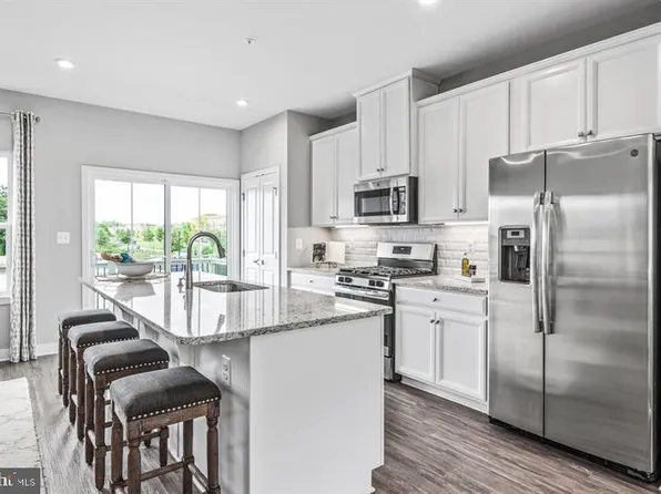 8403 Hamlin St #104B, Glenarden, MD 20706