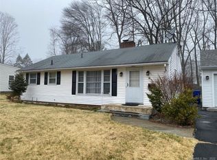 8 Picket Ln, Bloomfield, CT 06002
