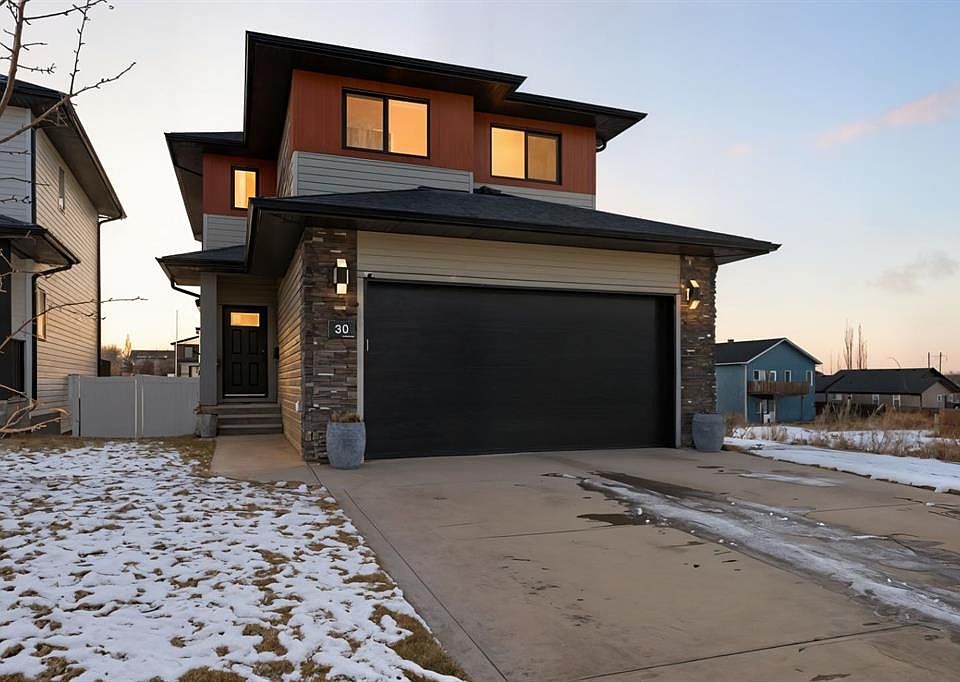 1st image of 30 E Palmer Cir