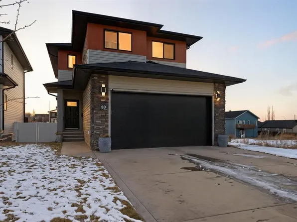 30 E Palmer Cir, Blackfalds, AB T4M 0N7
