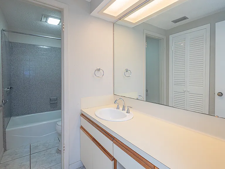 210 Oak Bay St #403 — Photo 28