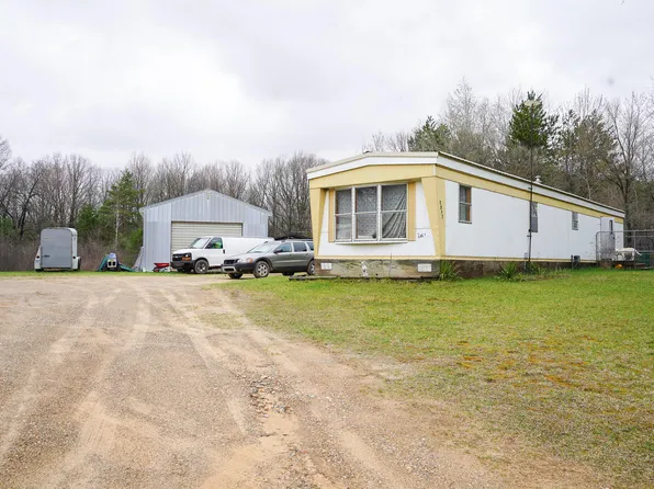 8893 E Sanders Rd, Vestaburg, MI 48891