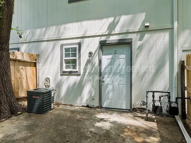 321 W South Ave — Photo 61