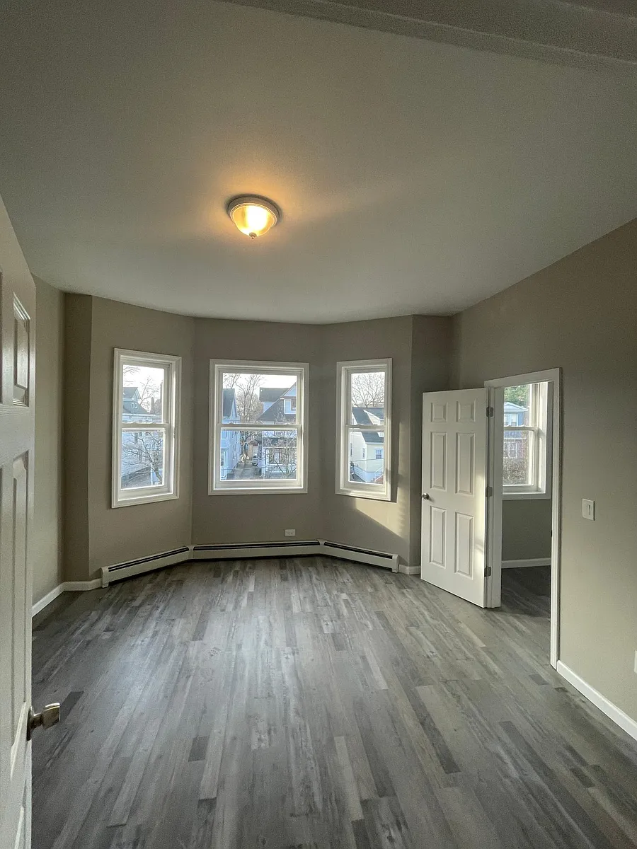 Building Photo - 159 Shephard Ave #2