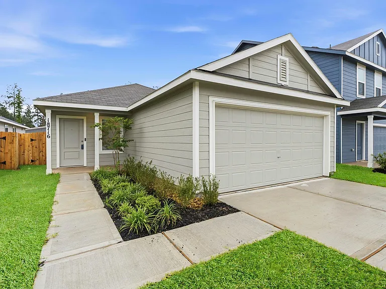 18716 Loom Dr — Photo 4