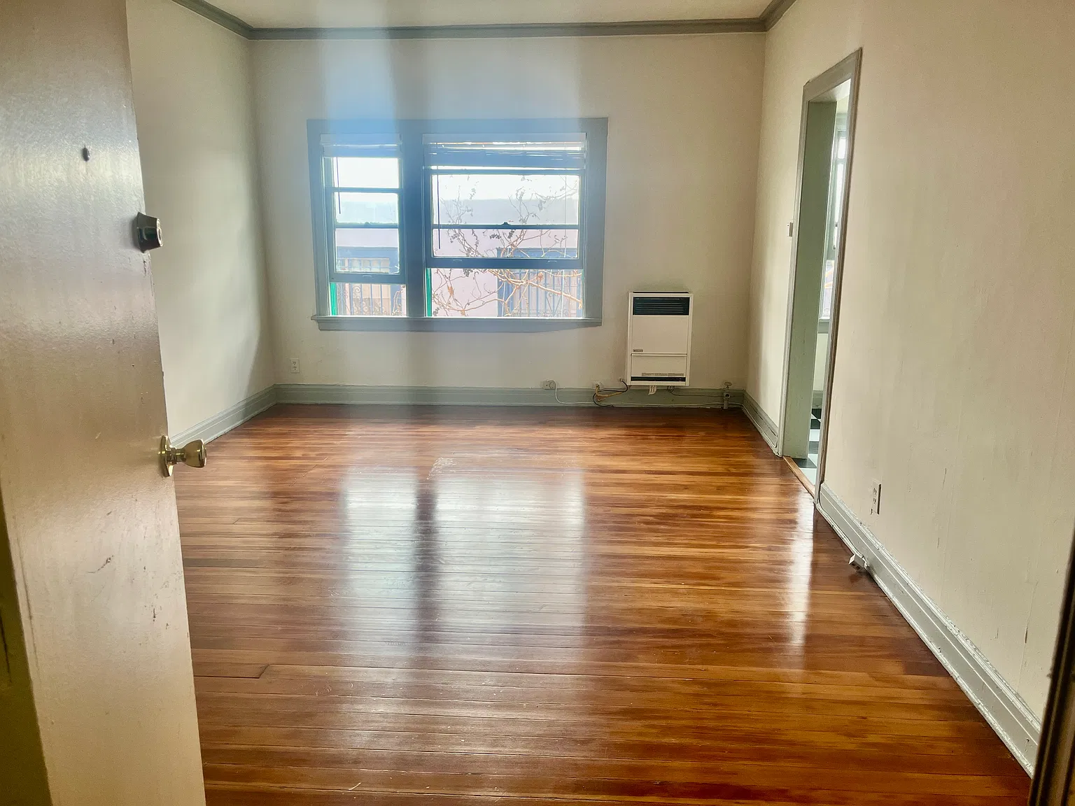 Studio, 400 sqft, $1,349 — Photo 3