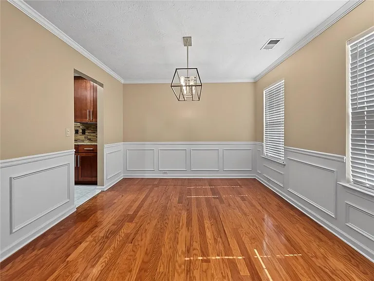 1809 Wellborn Way SW — Photo 5