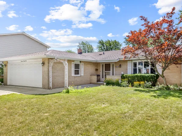 1721 W Catalpa Ln, Mount Prospect, IL 60056