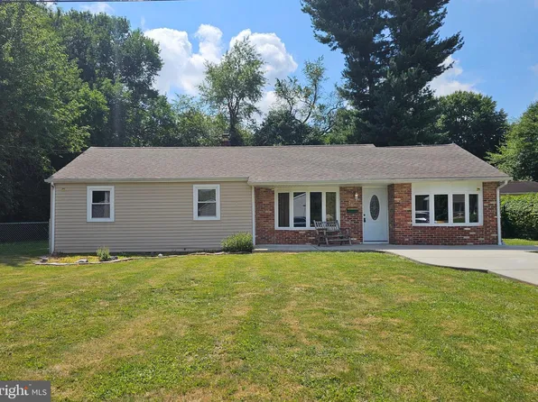 24 E Clairmont Dr, Newark, DE 19702