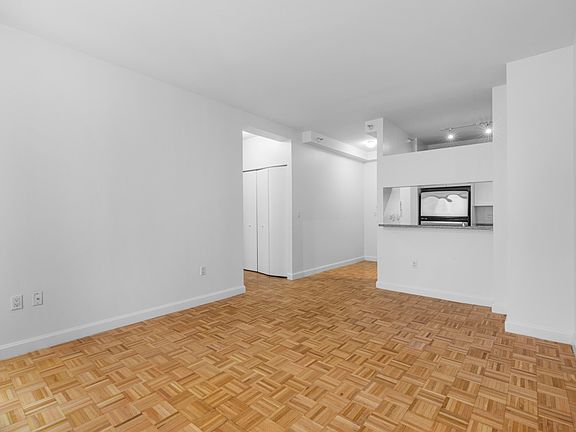 4th image of 360 W 43rd St APT N10a