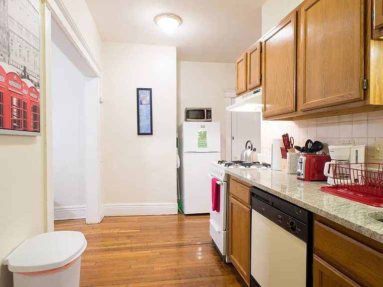 58 Queensberry St #3 — Photo 4