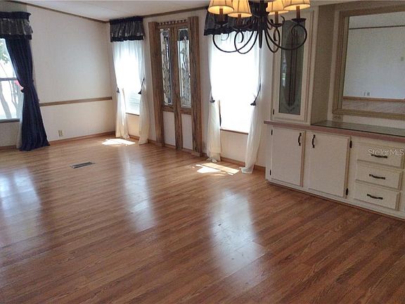 3rd image of 3048 Hickory Dr