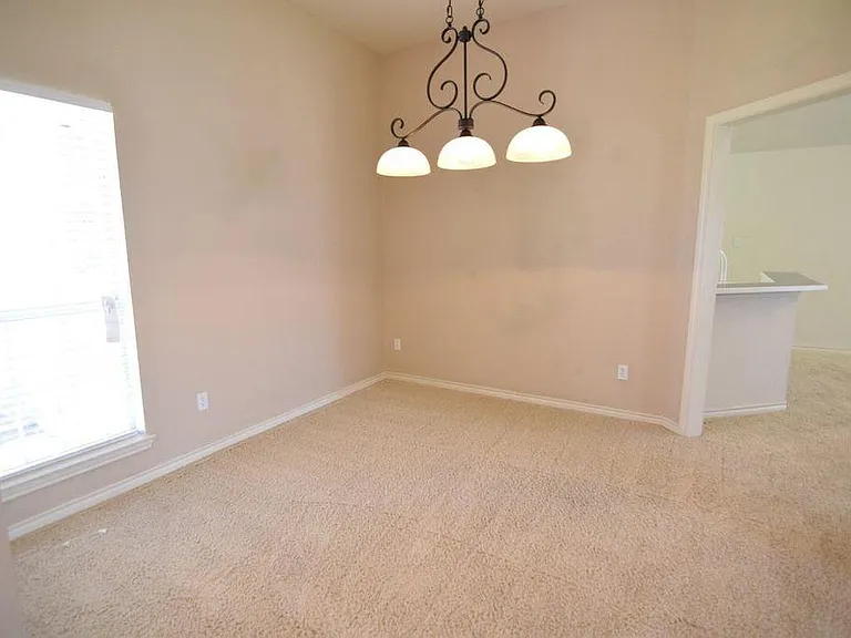 515 Kinney Dr — Photo 16