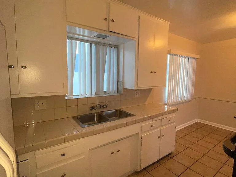 11185 Carson Dr — Photo 4