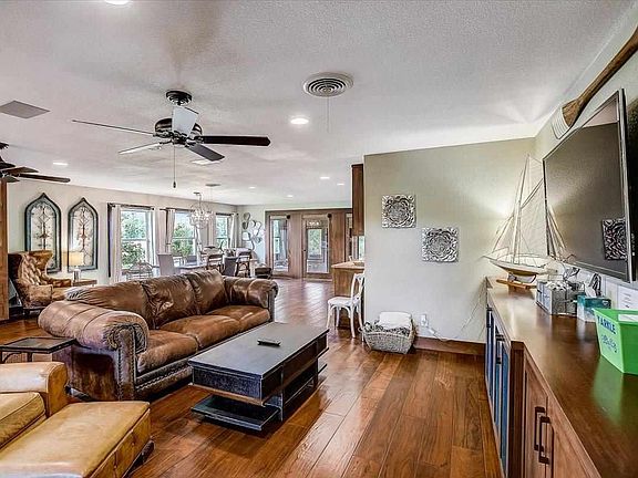 2nd image of 5204 River Oaks Dr
