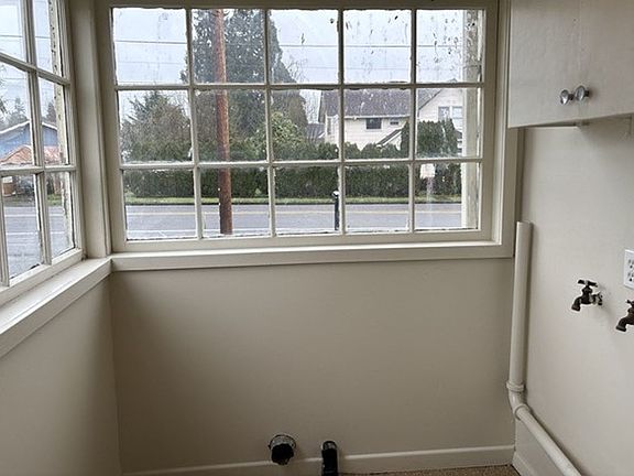 5th image of 595 E Washington St