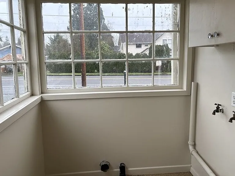 595 E Washington St — Photo 5