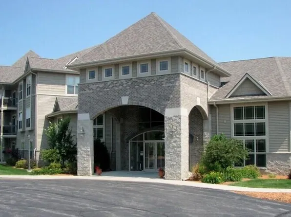 230 Hilldale DRIVE #1302, Hartford, WI 53027