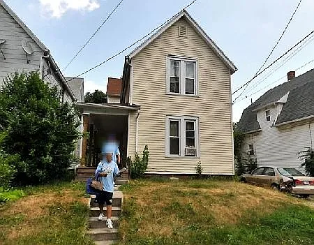 411 Spencer St photo 1