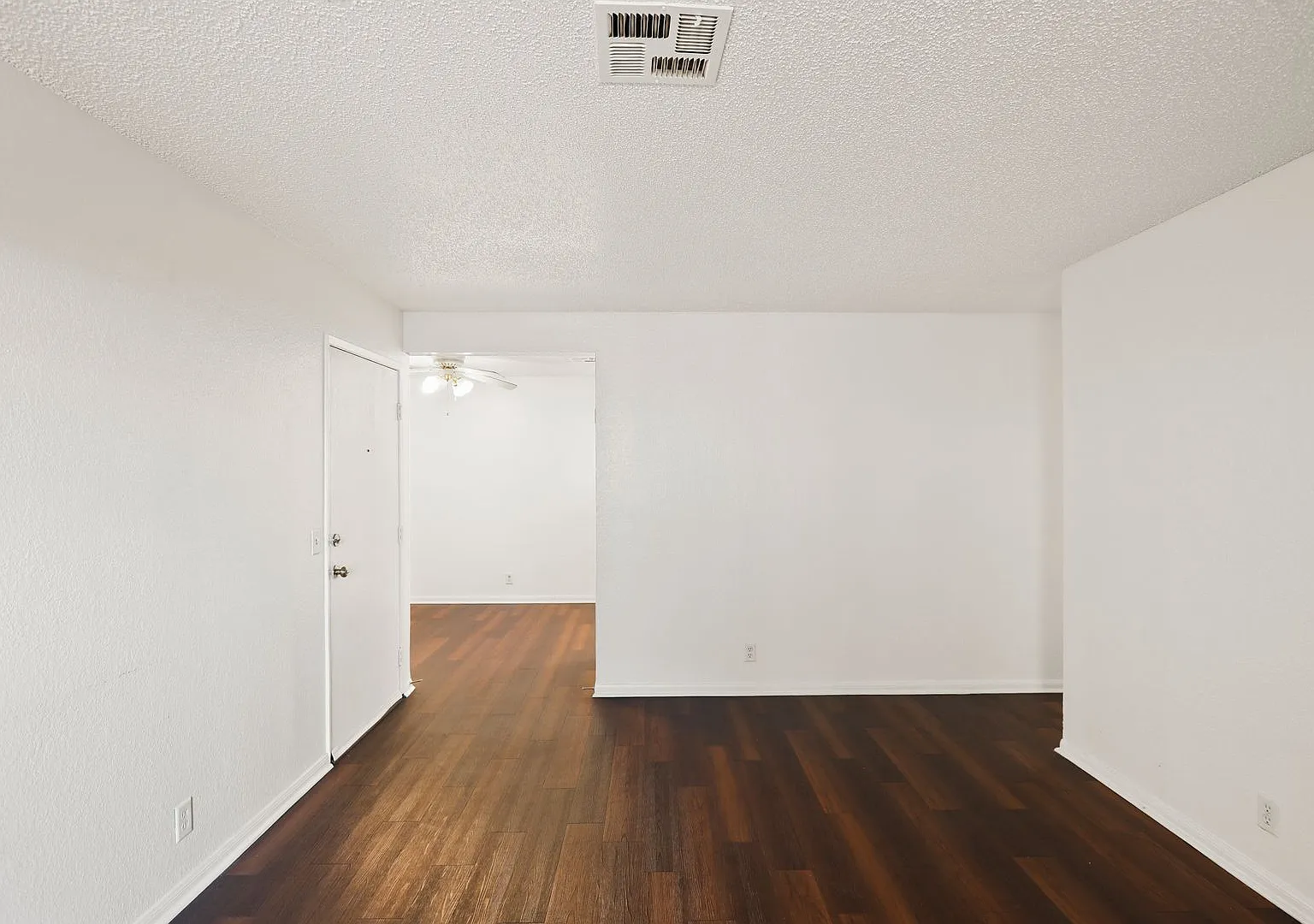 Great 1st Floor 1 Bed, 1 Bath, Condo In The Desirable Desert Shores Community — Photo 2