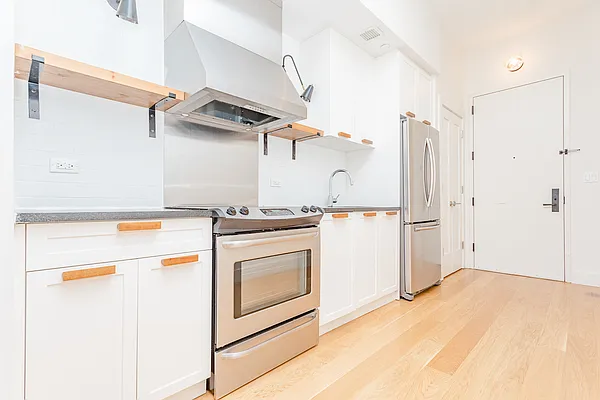 Rented by MySpaceNYC | media 48