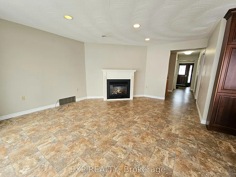 210 Main St — Photo 5