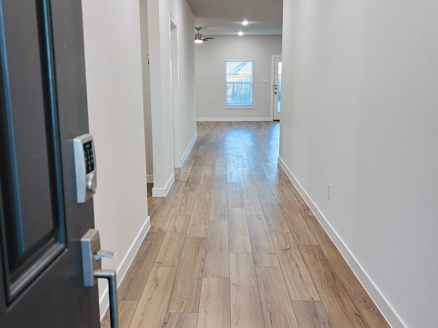 4 bed, 1859 sqft, $2,475 — Photo 4