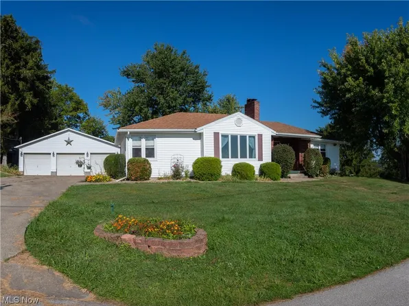 832 Ridgeview Ln, Moundsville, WV 26041