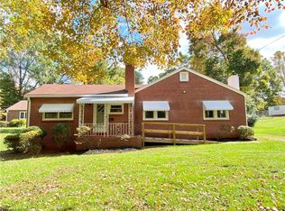 5470 Sullivantown Rd, Walkertown, NC 27051