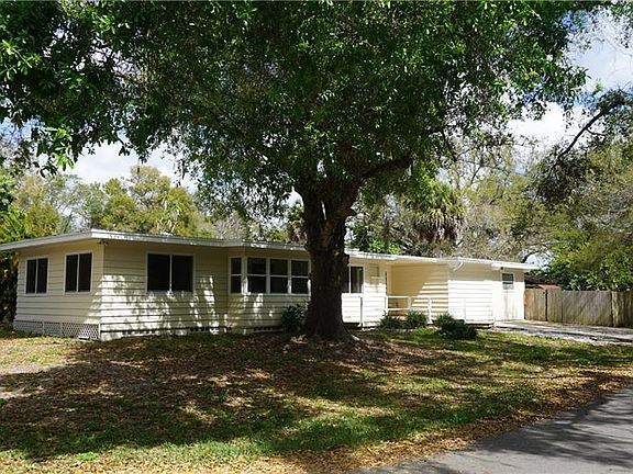2nd image of 2633 Forest Ln