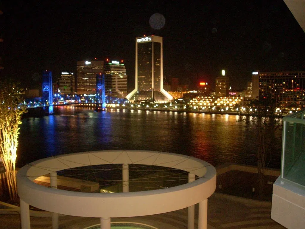 2 bed, 1382 sqft, $3,200 — Photo 3