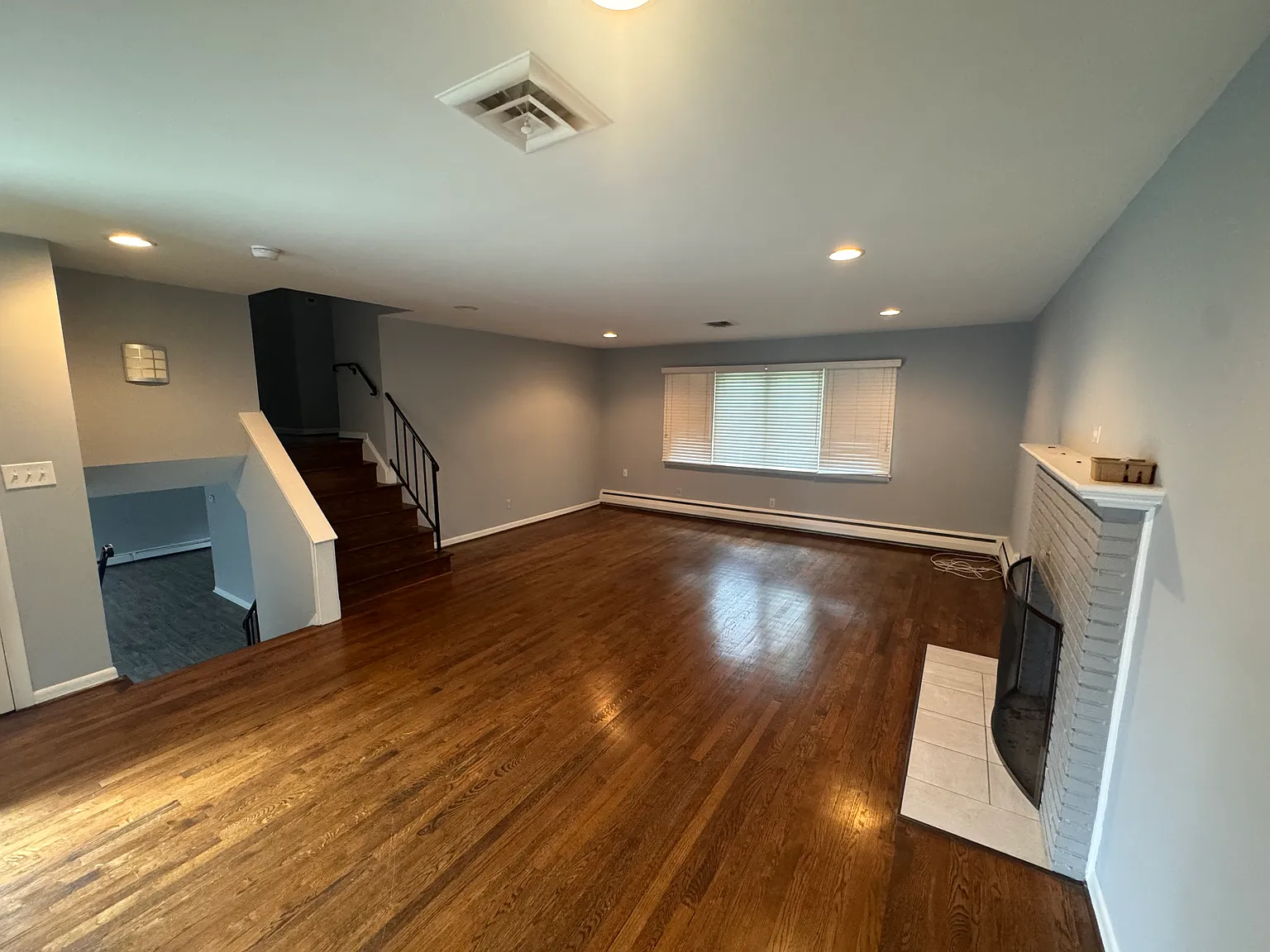3 bed, 2.5 bath, 1908 sqft, $3,200 — Photo 3