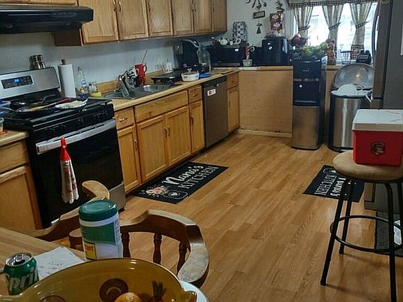 4th image of 12701 Center Way