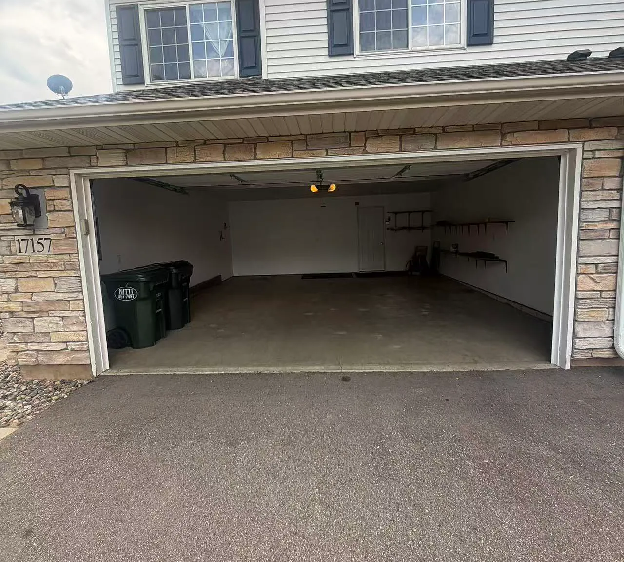 3 bed, 1.5 bath, 1518 sqft, $2,100 — Photo 2