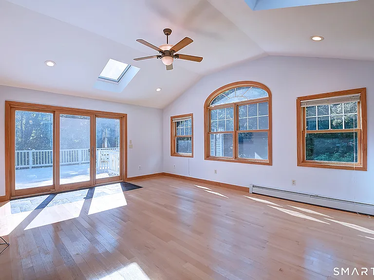 58 Elizabeth Dr — Photo 11