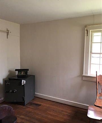 5th image of 1015 13th Ave NE