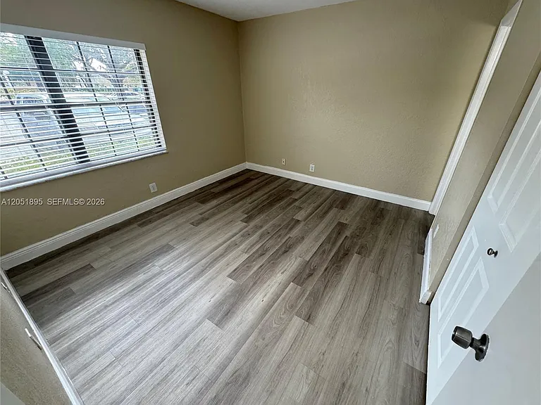 2626 Riverside Dr #2626 — Photo 5