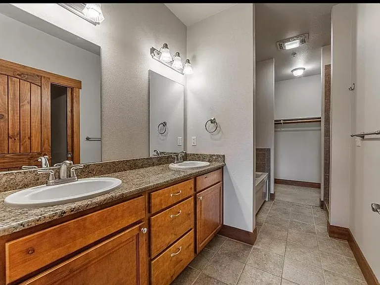 Silverleaf Dr — Photo 14